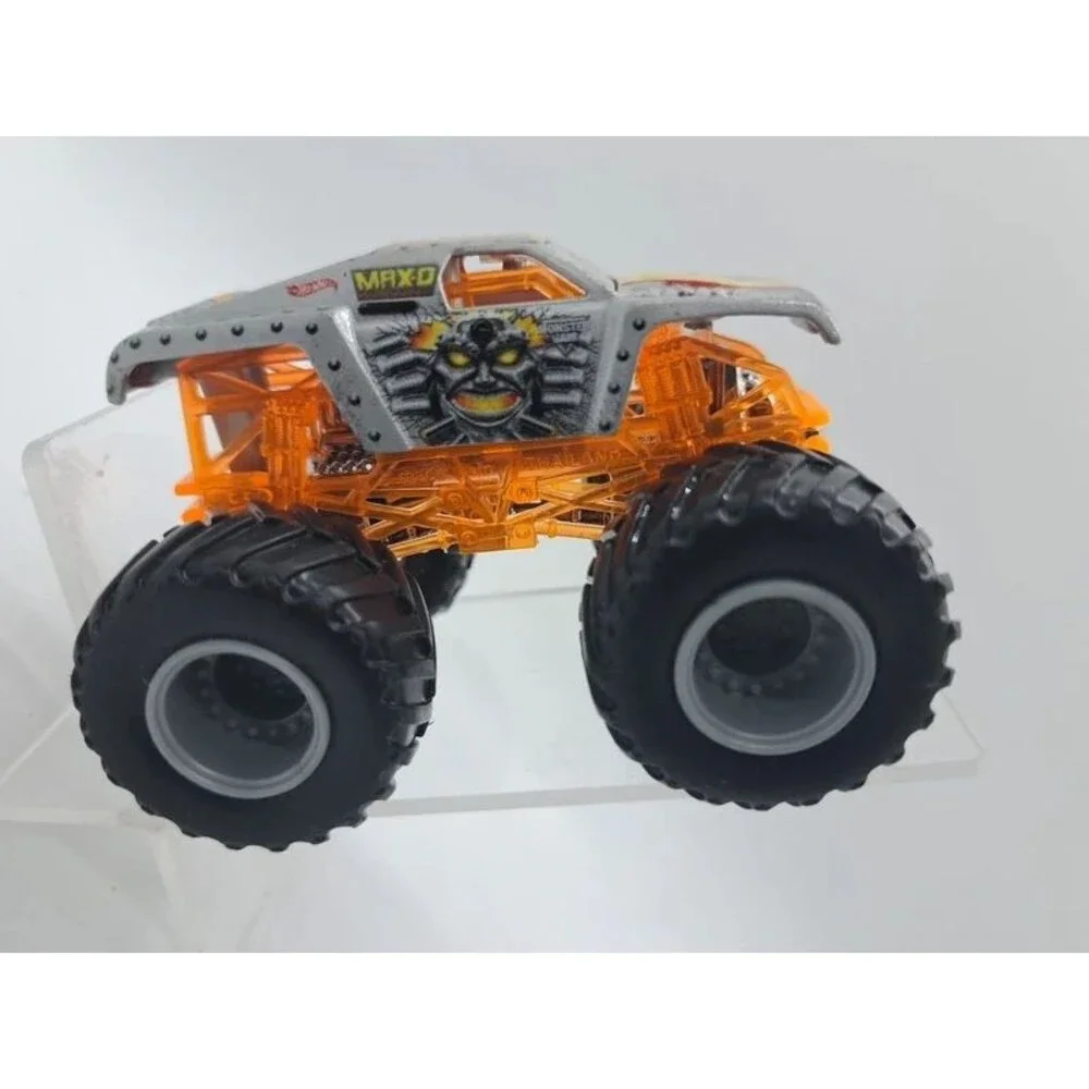 Hot Wheels Monster Jam Max-D Edge Glow Roll Monster Truck Die-Cast Toy 3